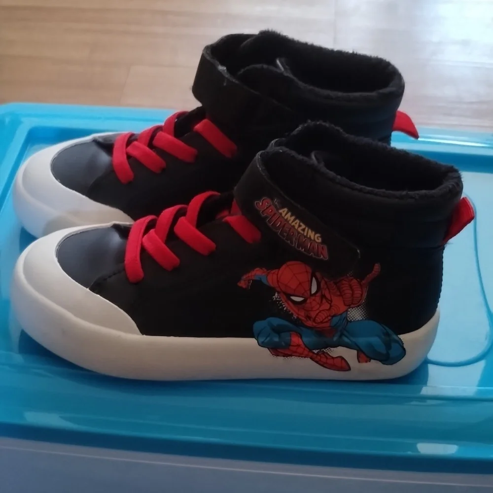 Spiderman shoes - Picture 2 of 4